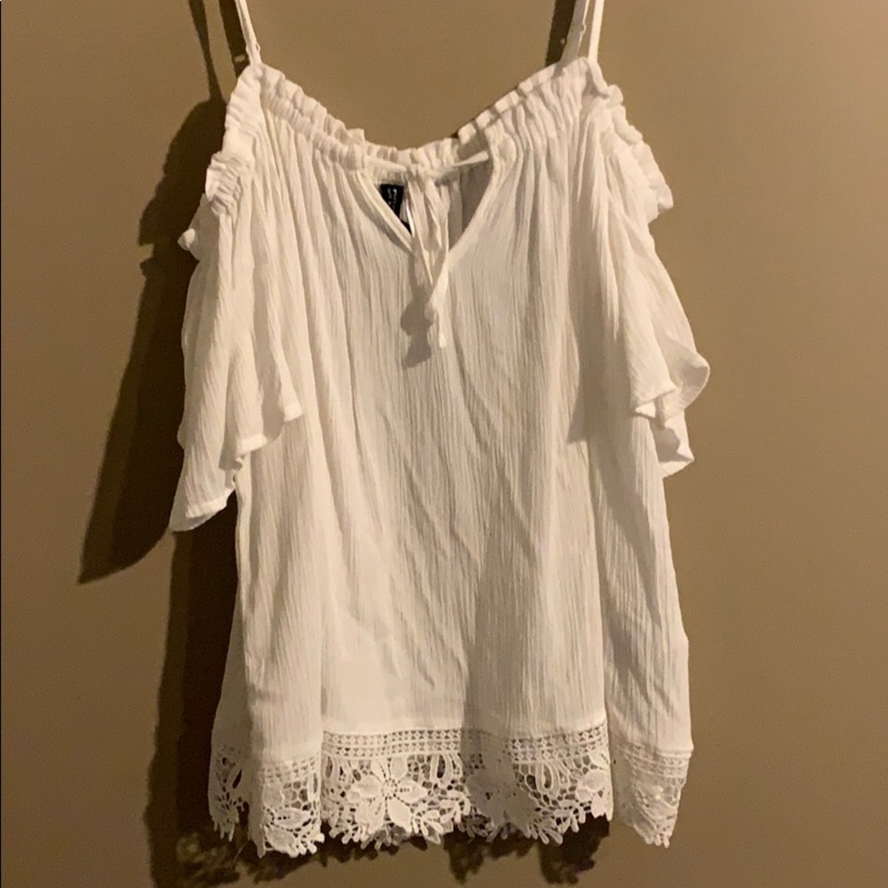 Tank top/off the shoulder blouse